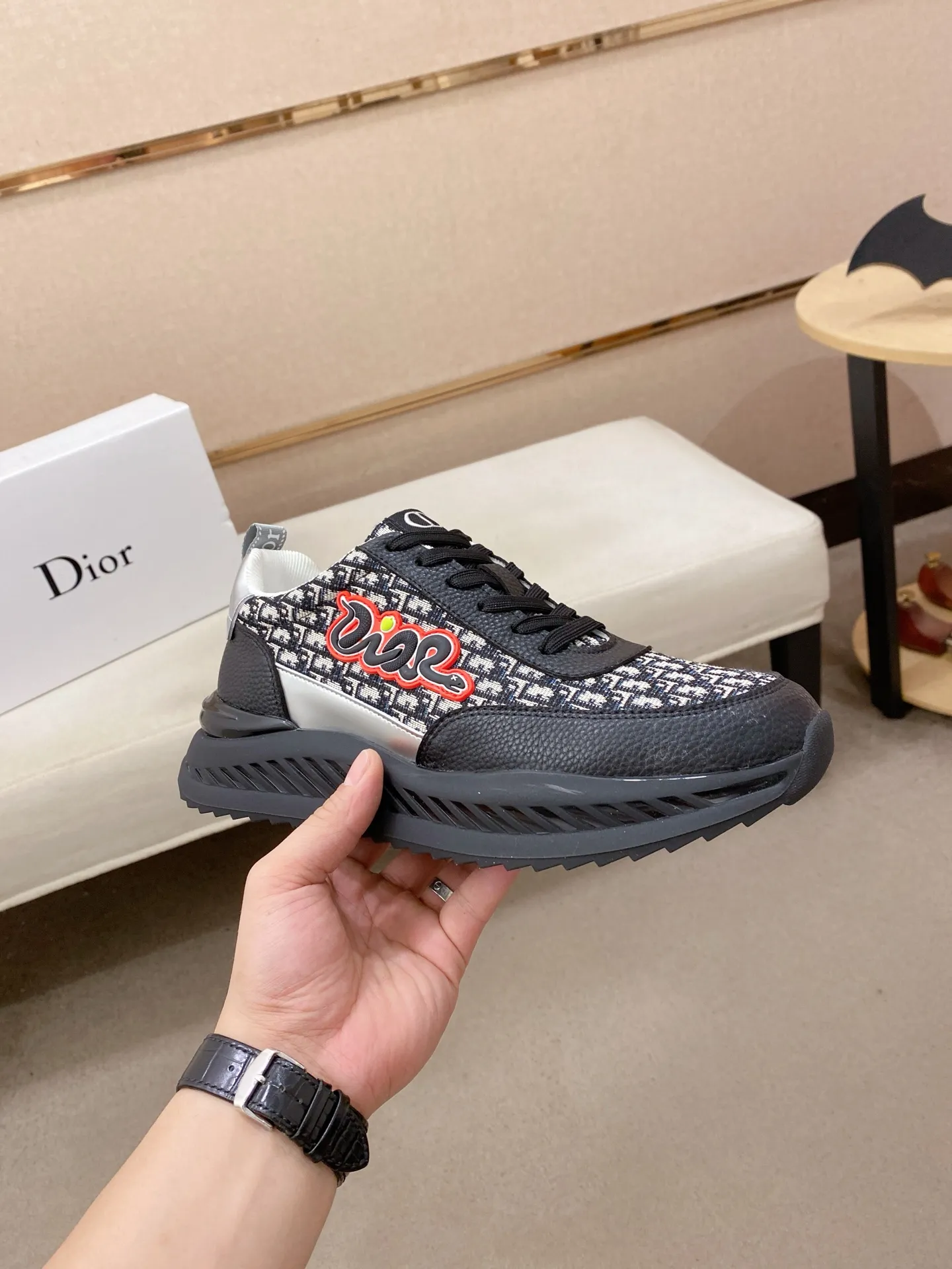 Factory price: 462💰 [Dior·Dior] New casual sports style men's shoes, new spring and summer design, perfect workmanship, lace-up style to create cabinet quality, upper: imported first-layer cowhide, sheepskin lining is soft and comfortable, ultra-light TPU wear-resistant outsole, simple, versatile fashion men's shoes, excellent color code number 38--44. Can be customized 45 non-returnable